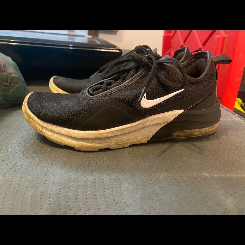 Nike air tennis shoes